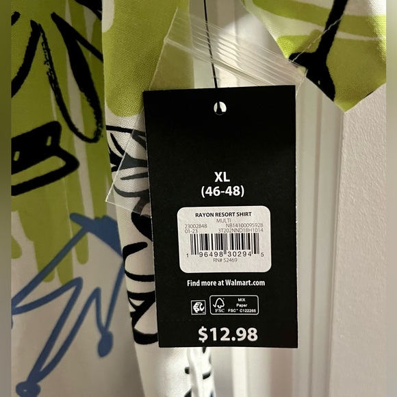 Men’s No Boundaries Tropical Button Down Shirt - Picture 6 of 6